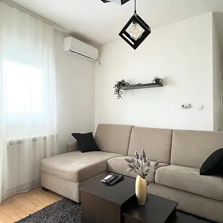 Delete 7 Altina-zemun Apartment